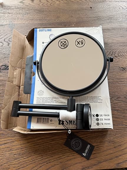 Smedbo Outline sminkspegel väggmonterad svart