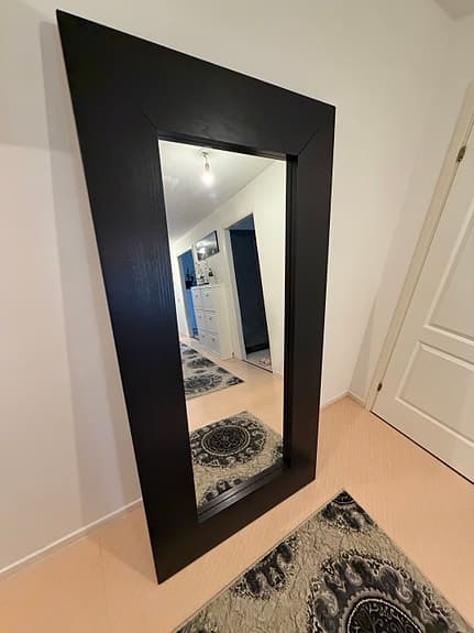 Svart helkroppsspegel