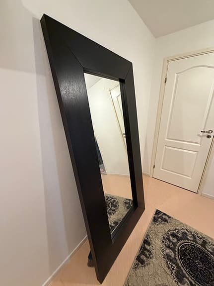 Svart helkroppsspegel