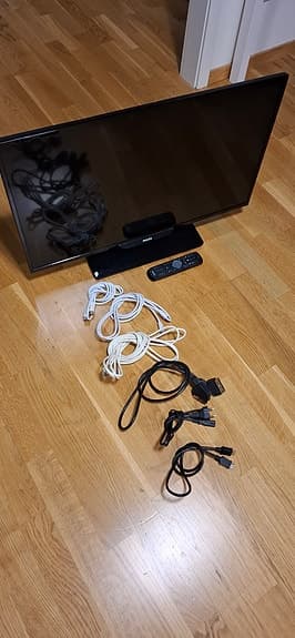 32 tums TV (Philips) + fjärrkontroll