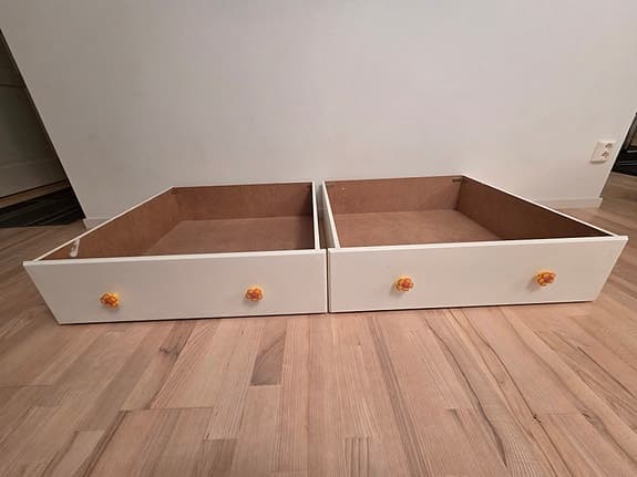 IKEA barnsäng med sänghimmel och tillbehör