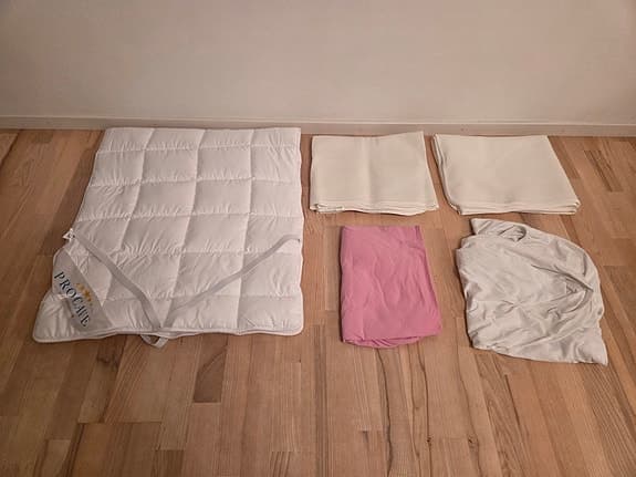 IKEA barnsäng med sänghimmel och tillbehör