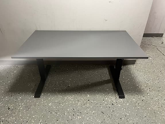 ( Gratis Leverans )Elektrisk höj och sänkbart skrivbord