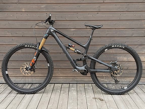 YT Capra Core 4 2023 (XL) i toppskick