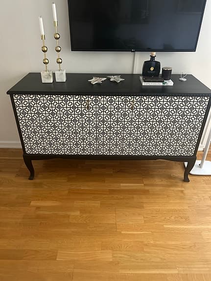 Mycket vacker renoverad bänk