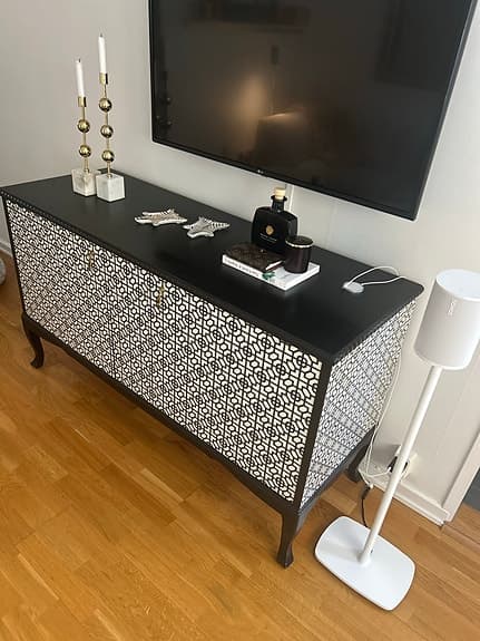 Mycket vacker renoverad bänk