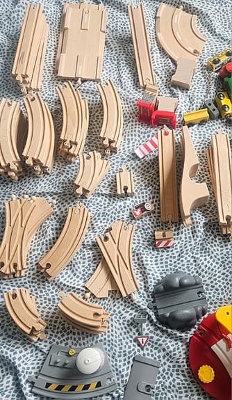 Blandat Ikea och BRIO tågbaneset