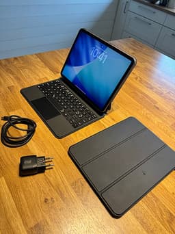iPad Pro 11” M1 128 GB + tangentbord