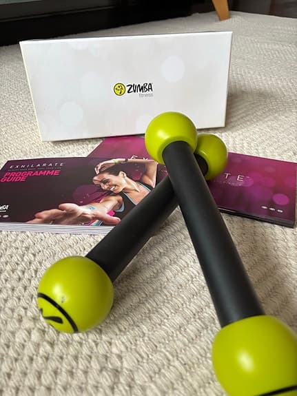 Zumba Exhilarate träningskit med toning sticks och dvd-skivor