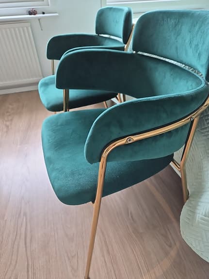 säng +två matchande stolar