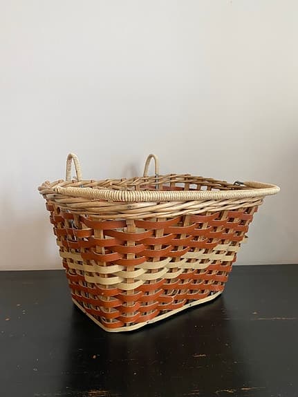 Cykelkorg rotting brun natur retro