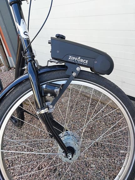 Skeppshult damcykel med elektrisk hjälpmotor