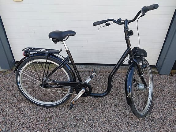 Skeppshult damcykel med elektrisk hjälpmotor