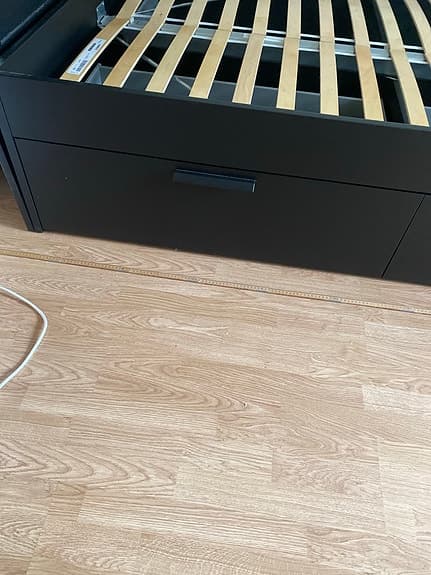 IKEA säng med förvaring svart