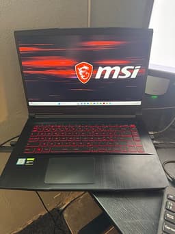 MSI laptop 15 tum svart