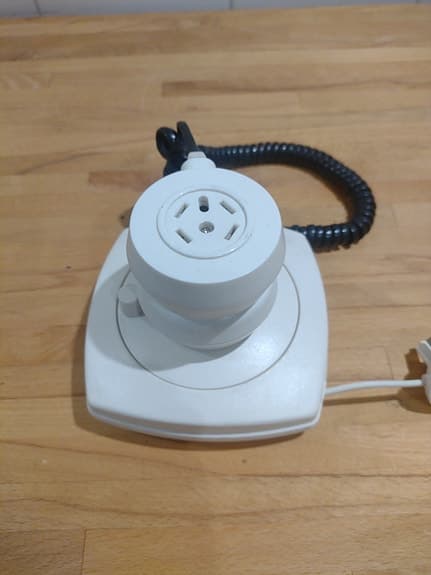 Telia telefonadapter eller förlängningsdosa för fast telefoni.