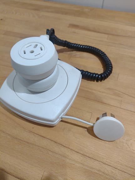 Telia telefonadapter eller förlängningsdosa för fast telefoni.