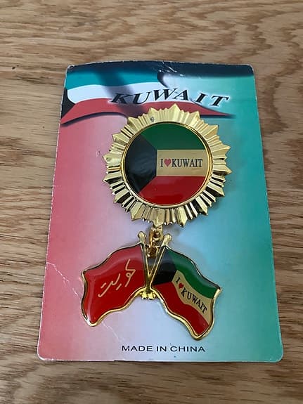Kuwait brosch med flaggmotiv metall flerfärgad