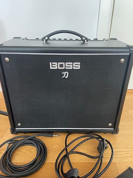 Elgitarr med förstärkare (Boss katana 50) och gitarrfodral, elgitarrpaket