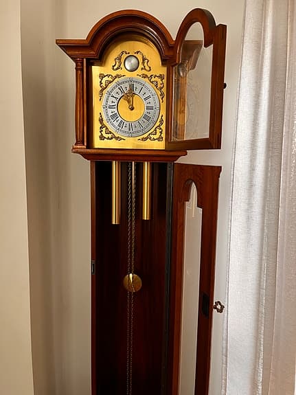 Okänt märke golvur pendelur trä brun