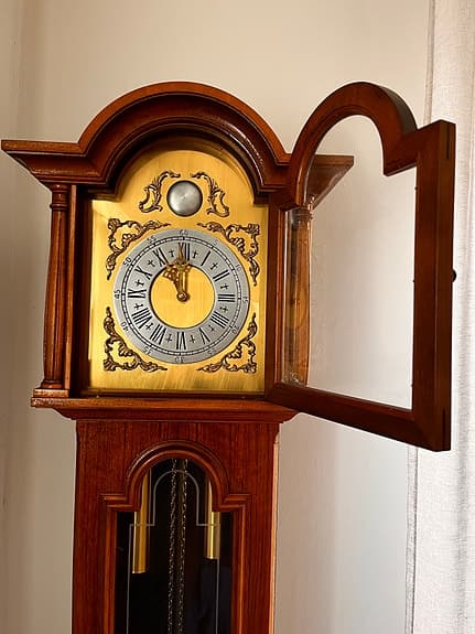 Okänt märke golvur pendelur trä brun