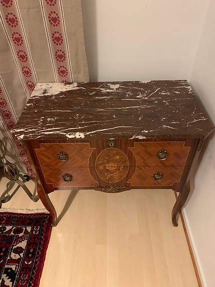 Antik byrå i Louis XVI-stil