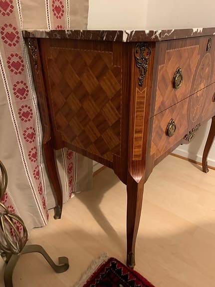 Antik byrå i Louis XVI-stil