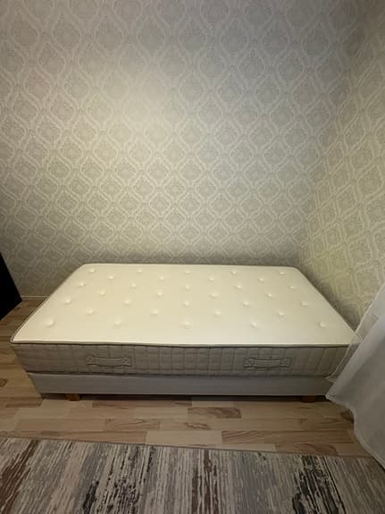 Bekväm IKEA Säng+Madrass