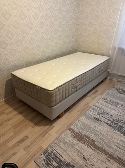 Bekväm IKEA Säng+Madrass
