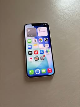 Rosa iPhone 13 i bra skick