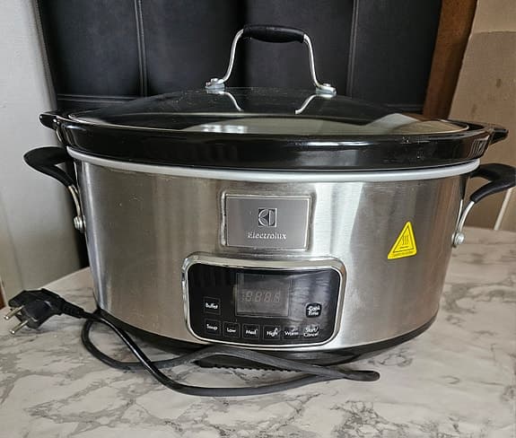 Slow cooker Electrolux ESC7400, 6,8 l