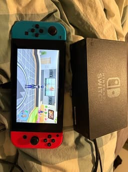 Nintendo Switch med Pokémon violet