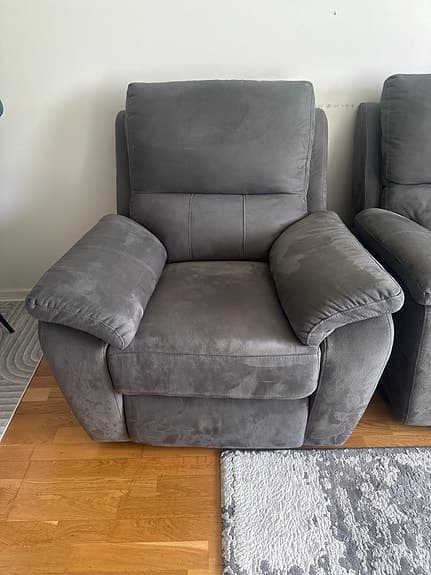 •Komplett soffgrupp: 3 grå soffor i bra skick.
