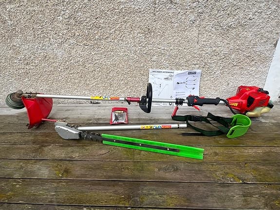 Proffs Röd bensindriven röjsåg/trimmer med förlängningsskaft