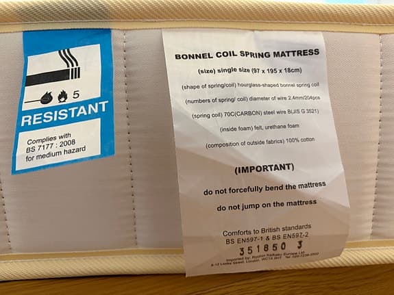 2st MUJI Bonnell resårmadrasser enkelsäng 500 kr för båda