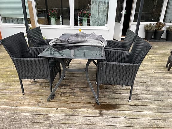 Matgrupp trädgård bord med glas-skiva och 4 stolar konstrotting svart