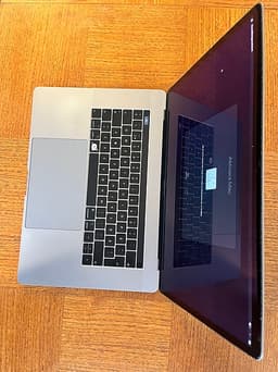 MacBook Pro 15” (2018) – i7 – 16 GB RAM