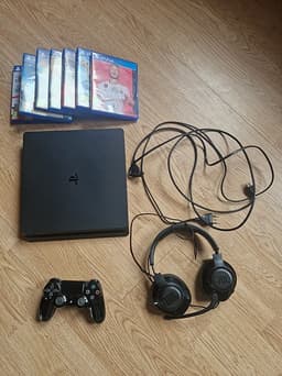 Sony Playstation 4 spelkonsol svart med handkontroll headset och spel
