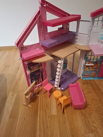Barbie dockhus Malibu med möbler