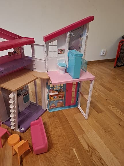 Barbie dockhus Malibu med möbler