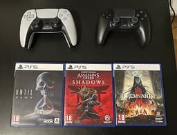 2 handkontroller och 3 spel till  Sony Playstation 5
