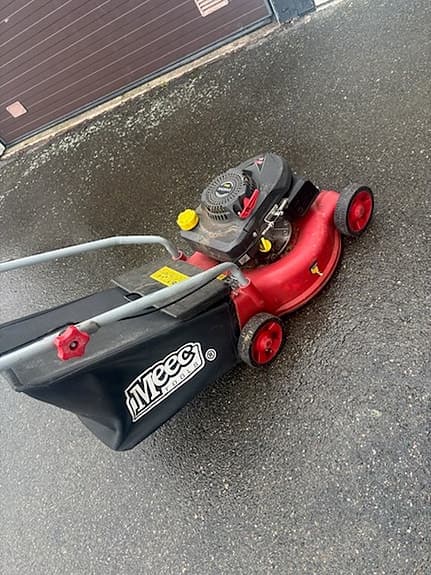 Meec bensindriven gräsklippare med uppsamlare 98 cc röd