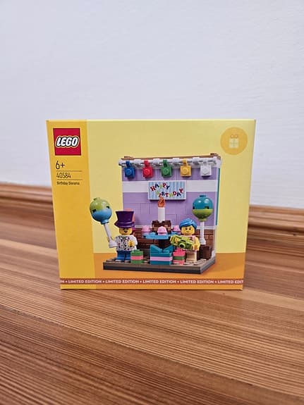 Oöppnat LEGO Födelsedagsdiorama 40584