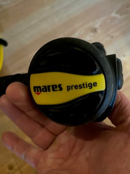 Dykutrustning, torrdräkt, flaskor, regulatorer, väst, dykdator