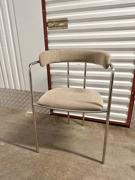 Fin beige stol! Helt nyskick. Nypris 4000kr