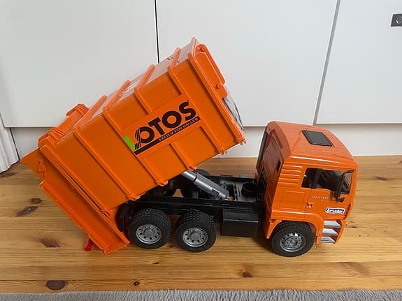 Bruder sopbil orange leksaksfordon