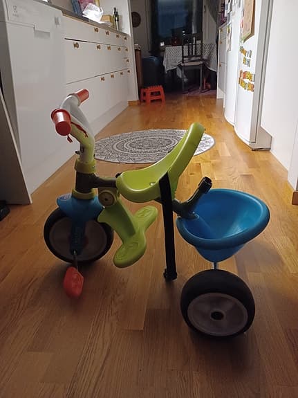 Smoby trehjuling med skjutstång plast flerfärgad