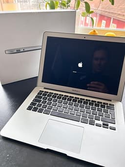 MacBook Air 2015 Dual-Core i5, HD 128GB, RAM 8GB– Fint skick, bra batteri!