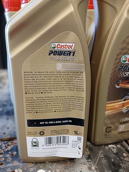 6 flaskor Castrol Power 1 Racing 2T (1 liter) helsynt högprestandaolja