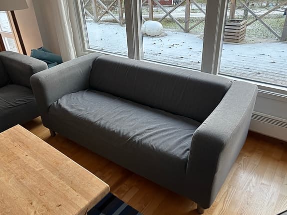 Två IKEA Klippan soffor